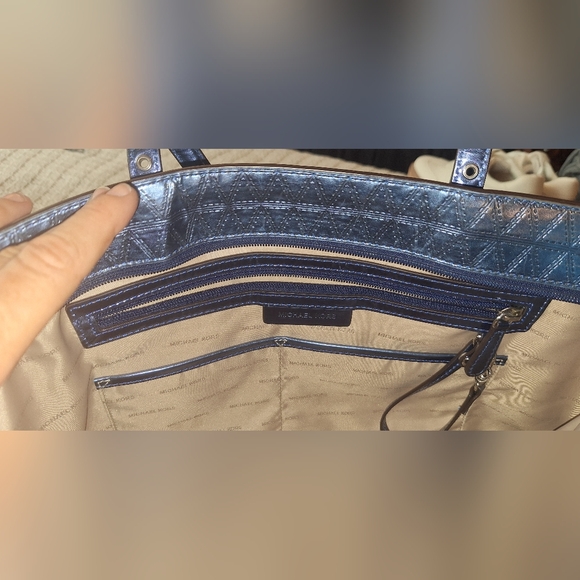 Michael Kors Voyager metallic blue Embossed Leather Large Tote - Picture 10 of 15